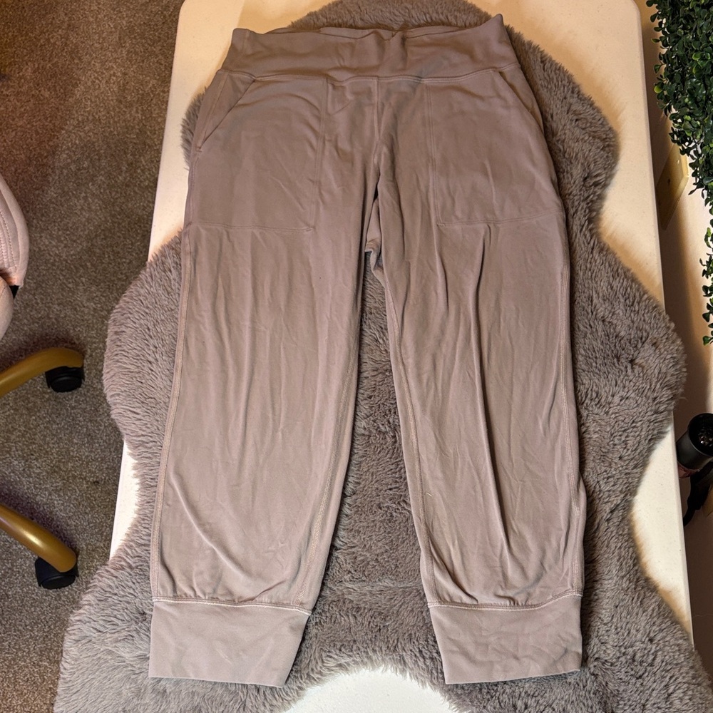 lululemon athletica Taupe Capri Leggings - Picture 5 of 5